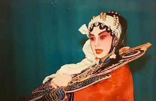 股票杠杆配资网 袁泉夏雨恋爱多年终结婚，生女后生活甜，47岁咋样了？