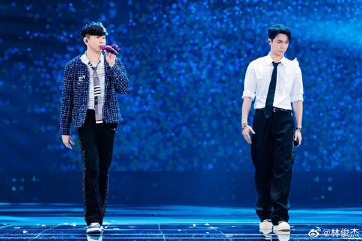 股票配资十倍网站 张艺兴13岁就认识林俊杰了，20年后再合唱《翅膀》！